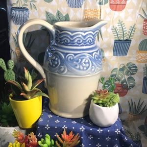 Longaberger American Craft
Cornflower Blue 40oz Pitcher